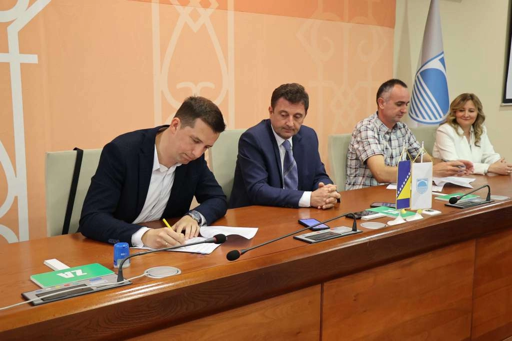 Potpisan ugovor vrijedan 500 tisuća KM za uređenje parkinga u Mostaru
